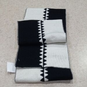Ann Taylor Loft Black and White Geometric Knit Scarf